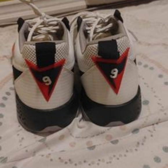 Nike basketball shoes - Picture 2 of 5